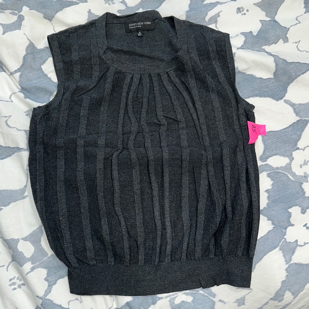 Jones New York gray sleeveless sweater